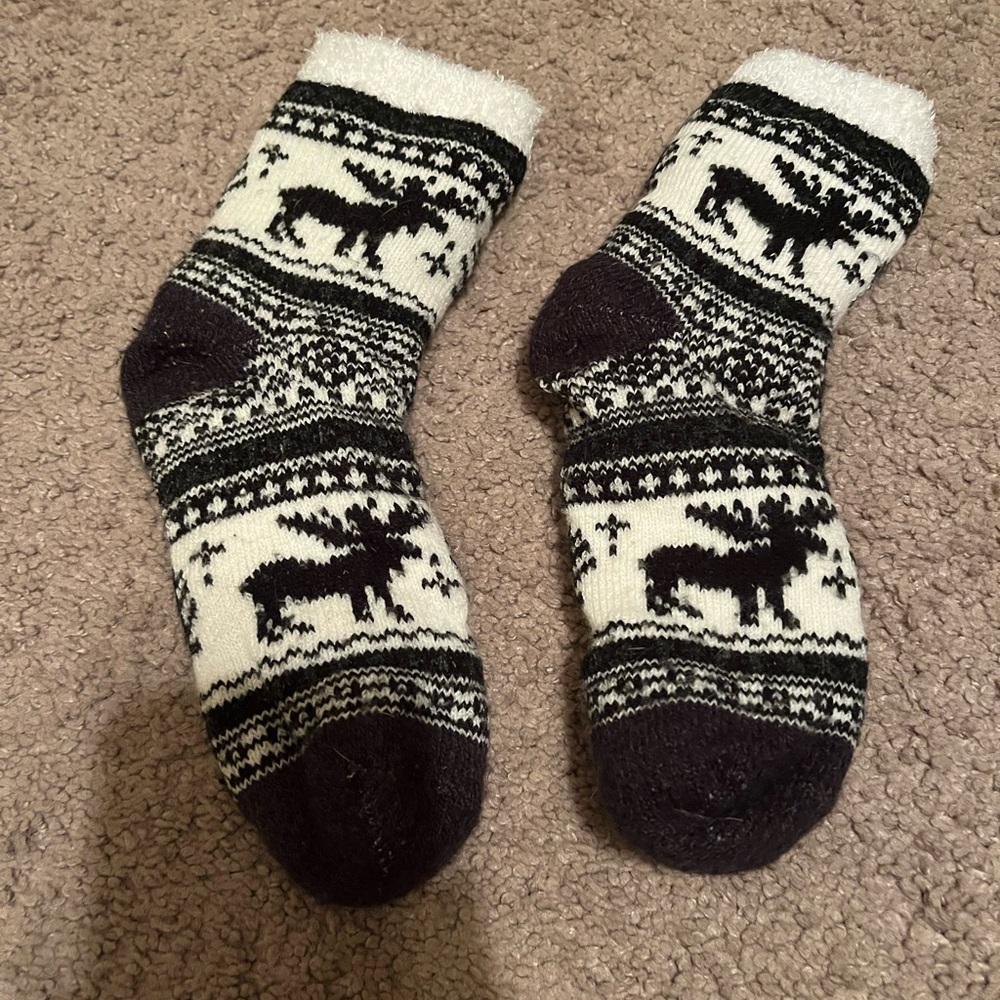 Aloe enfused black and white socks